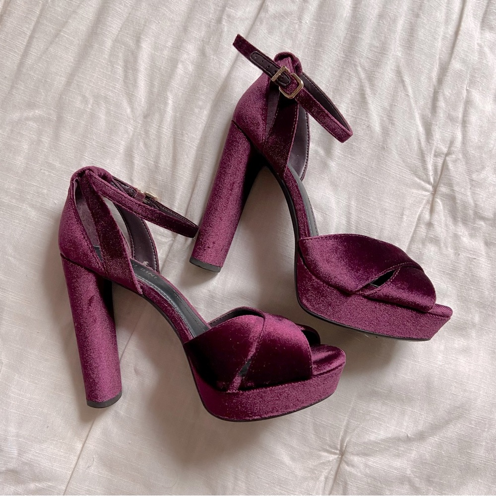 GIANNI BINI Purple Velvet Platform Heels - Size 7.5